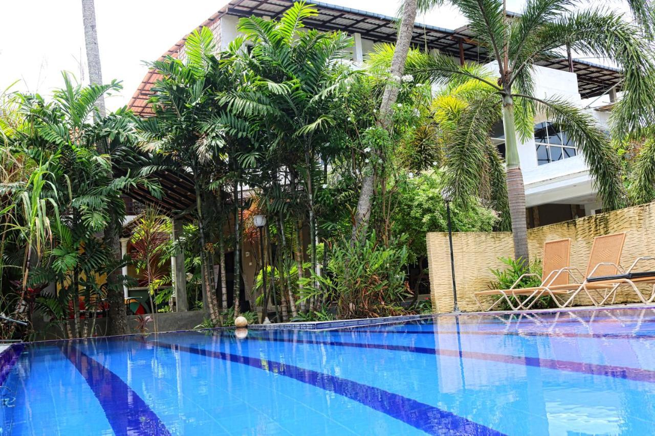 Maple Leaf Hotel Negombo Exterior foto