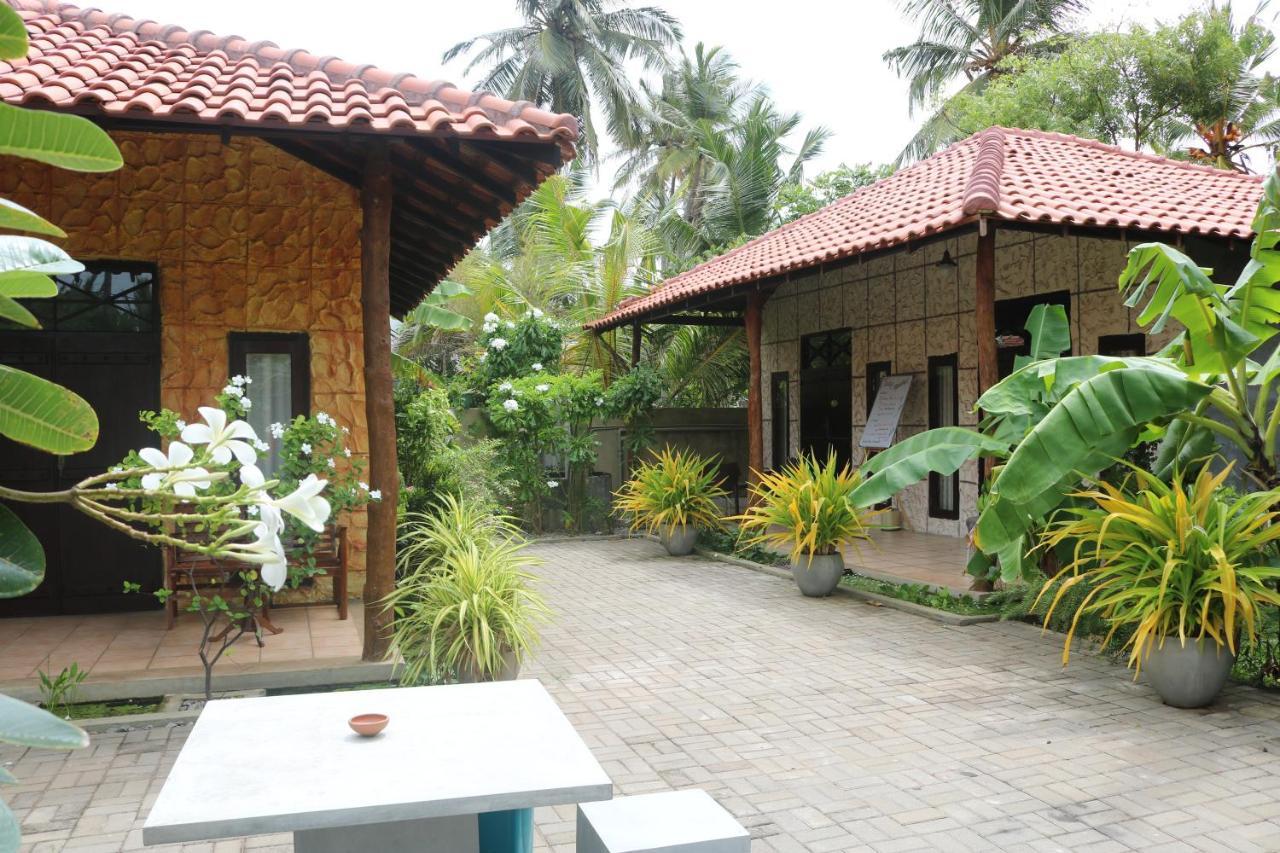 Maple Leaf Resort Negombo Exterior foto