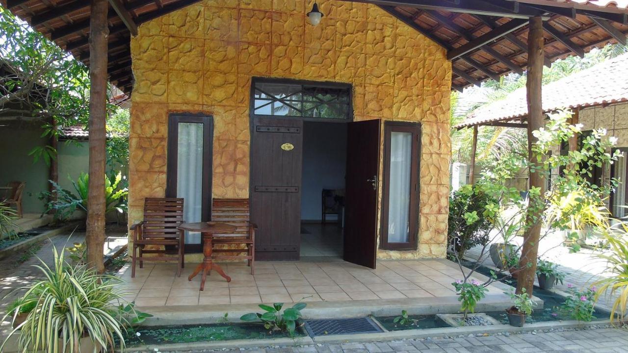 Maple Leaf Hotel Negombo Exterior foto